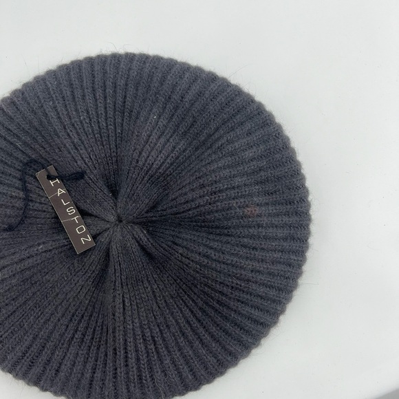 Halston Gray Ribbed Tam Beret Beanie Lambswool Angora  Hat NWT - Picture 7 of 7